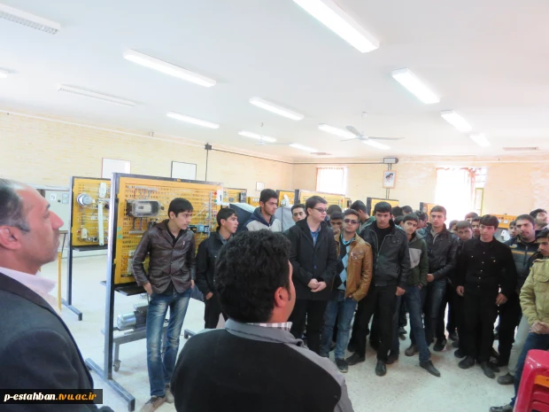 بازدید دانش آموزان هنرستان از آموزشکده 3