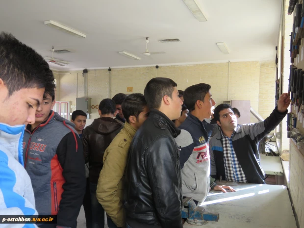 بازدید دانش آموزان هنرستان از آموزشکده 4