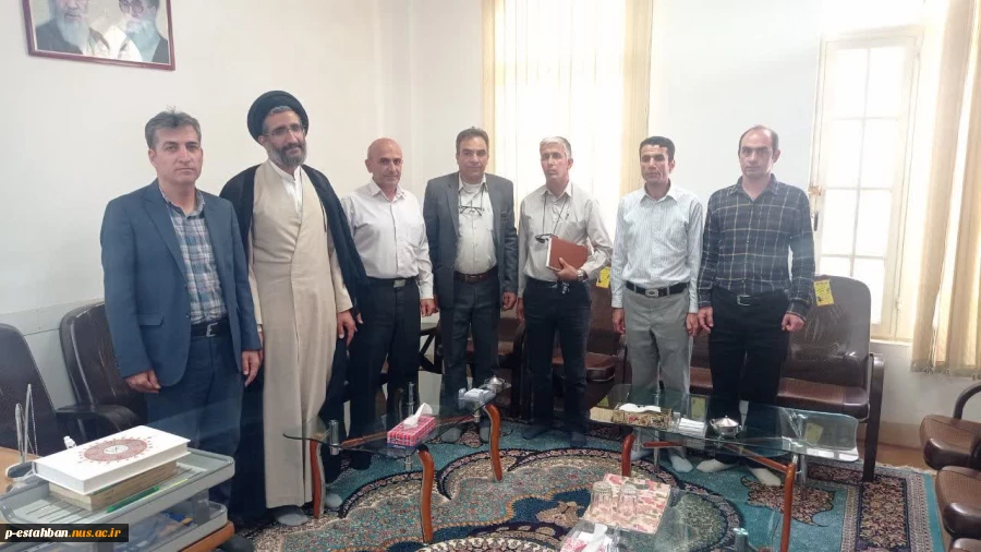دیدار سرپرست وکارمندان آموشکده فنی و حرفه ای پسران استهبان  با امام جمعه استهبان   2
